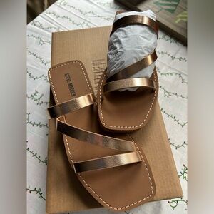 Steve Madden rose gold size 6 sandal
